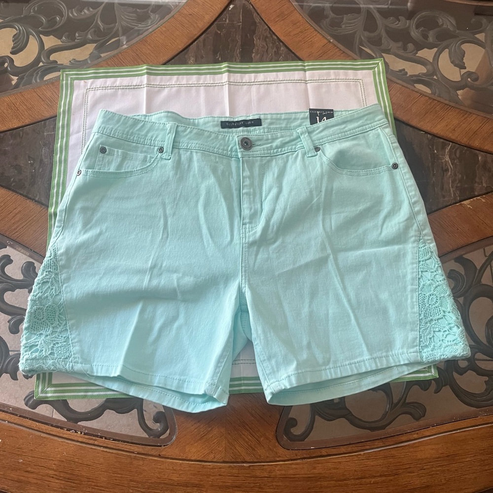 Celebrity gold shorts 🩳